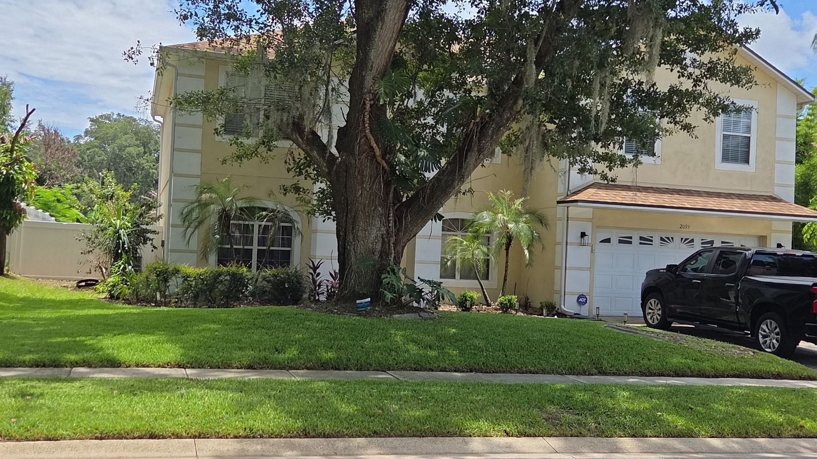 Two-story Ocoee-area home with a freshly mowed, trimmed front lawn